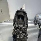 B - SNEAKERS