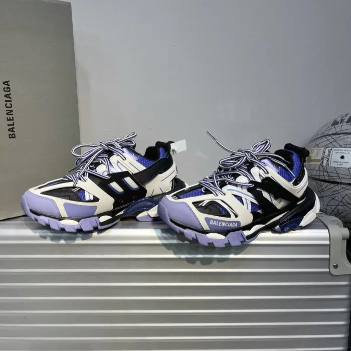 B - SNEAKERS