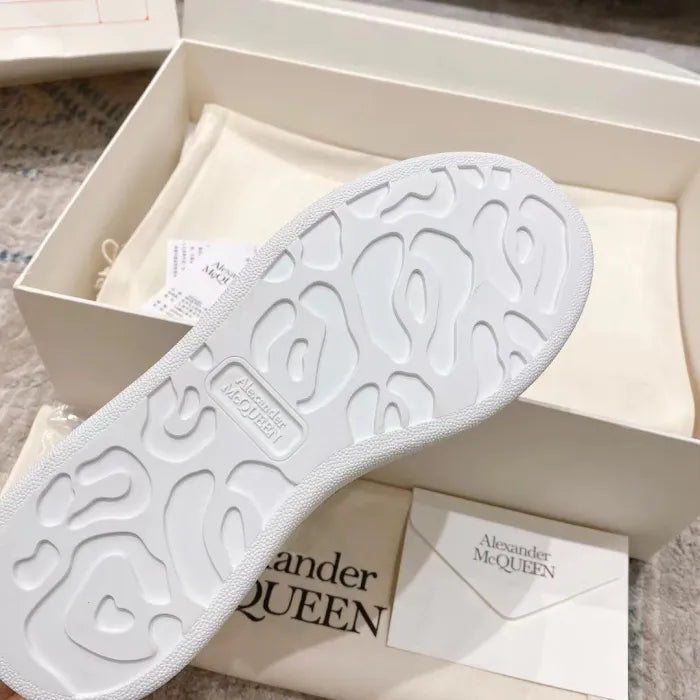 A - SNEAKERS