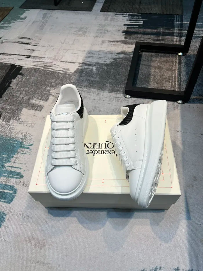 A - SNEAKERS