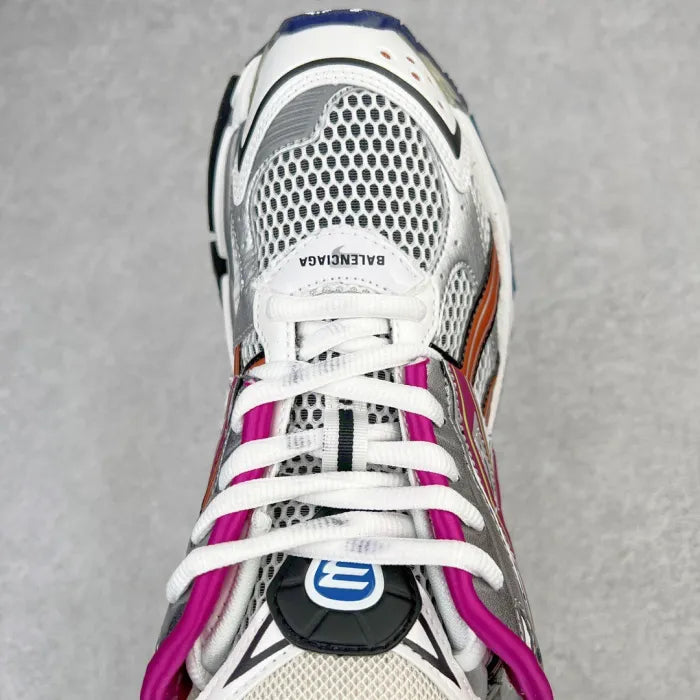 B - SNEAKERS