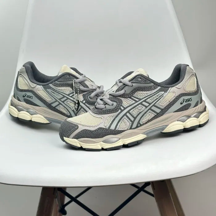 A - SNEAKERS