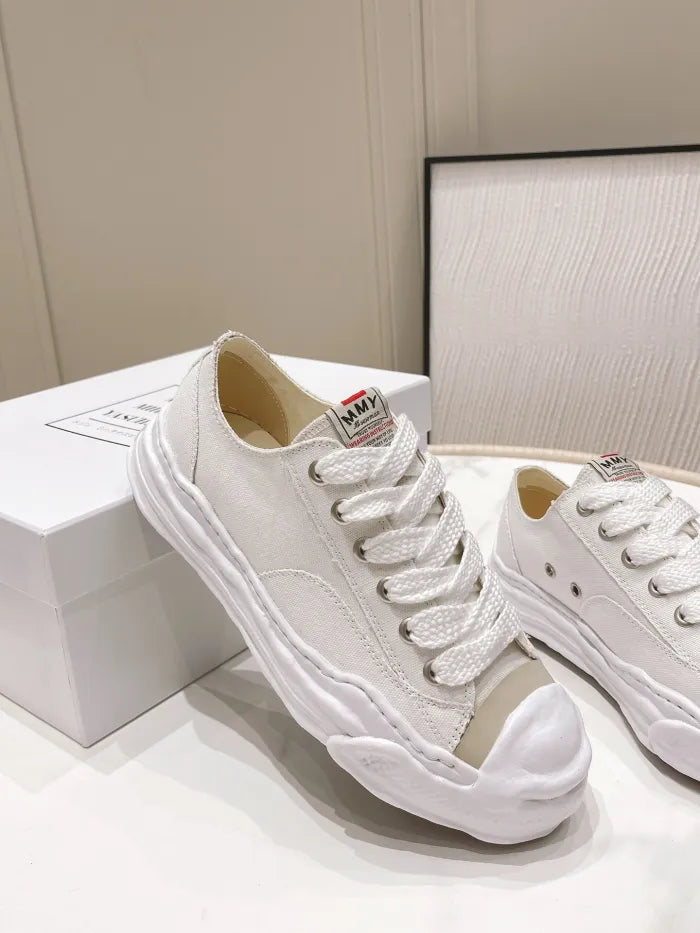 A - SNEAKERS