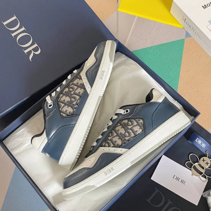 D - SNEAKERS