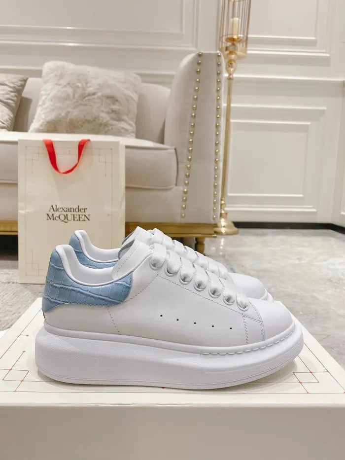 A - SNEAKERS