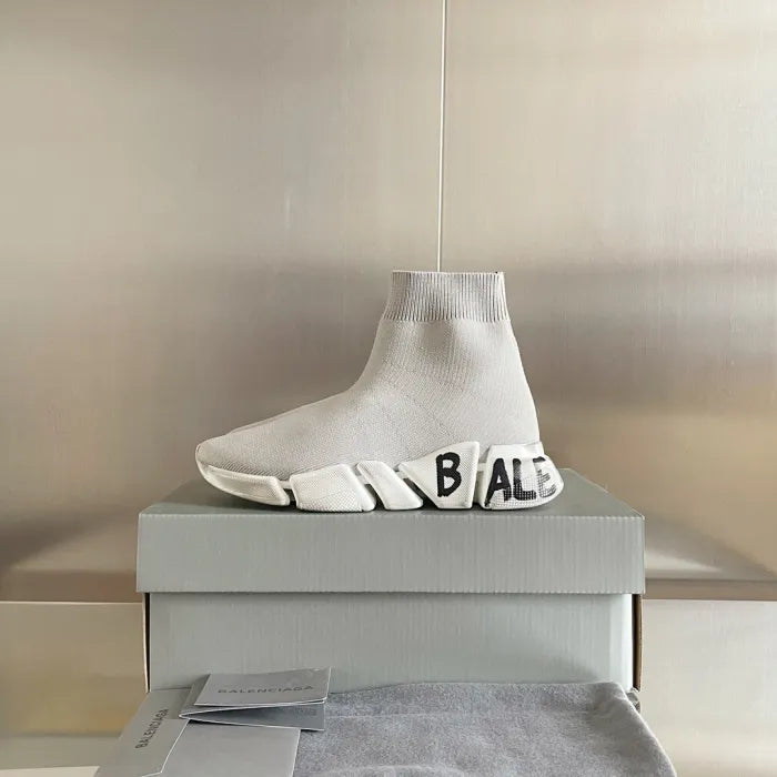 B - SNEAKERS