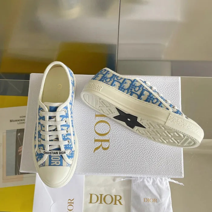 D - SNEAKERS