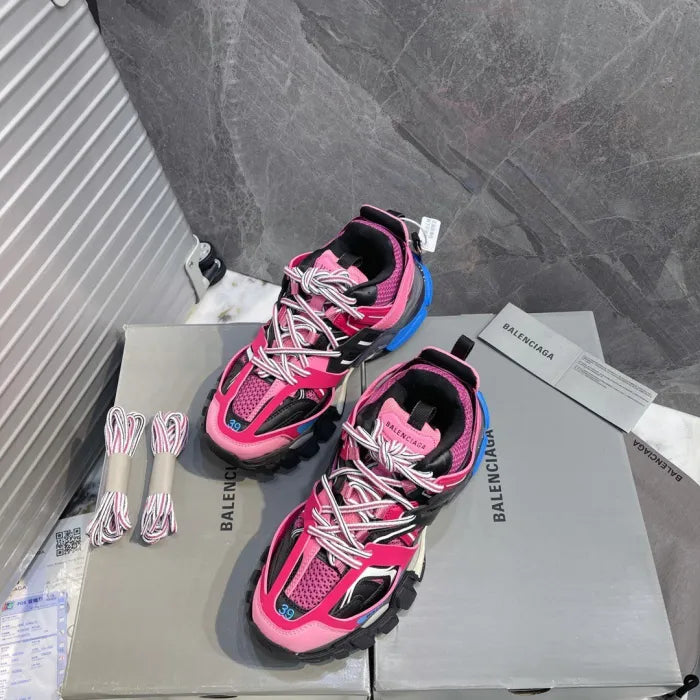 B - SNEAKERS