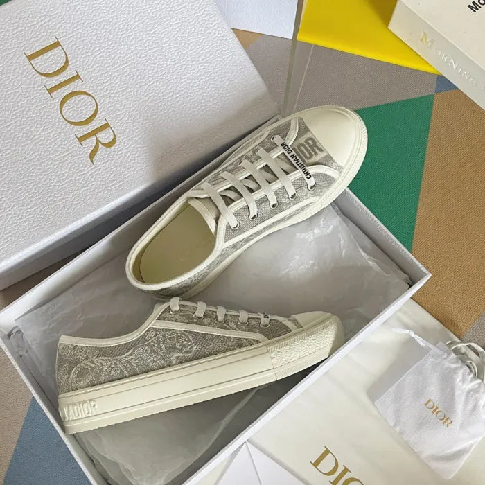 D - SNEAKERS
