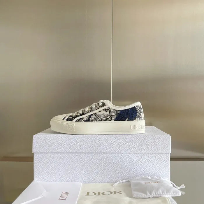 D - SNEAKERS