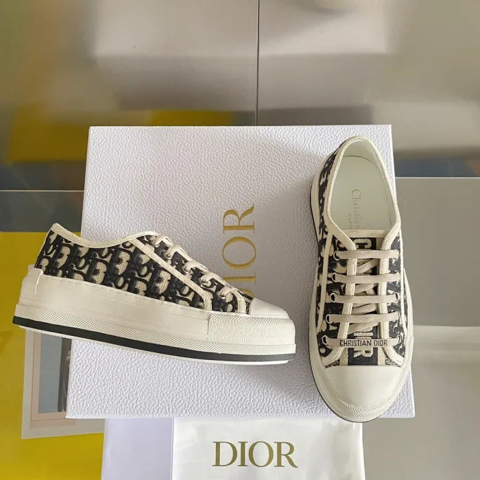D - SNEAKERS