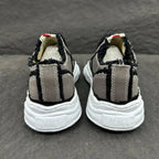 A - SNEAKERS