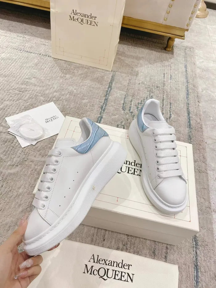 A - SNEAKERS