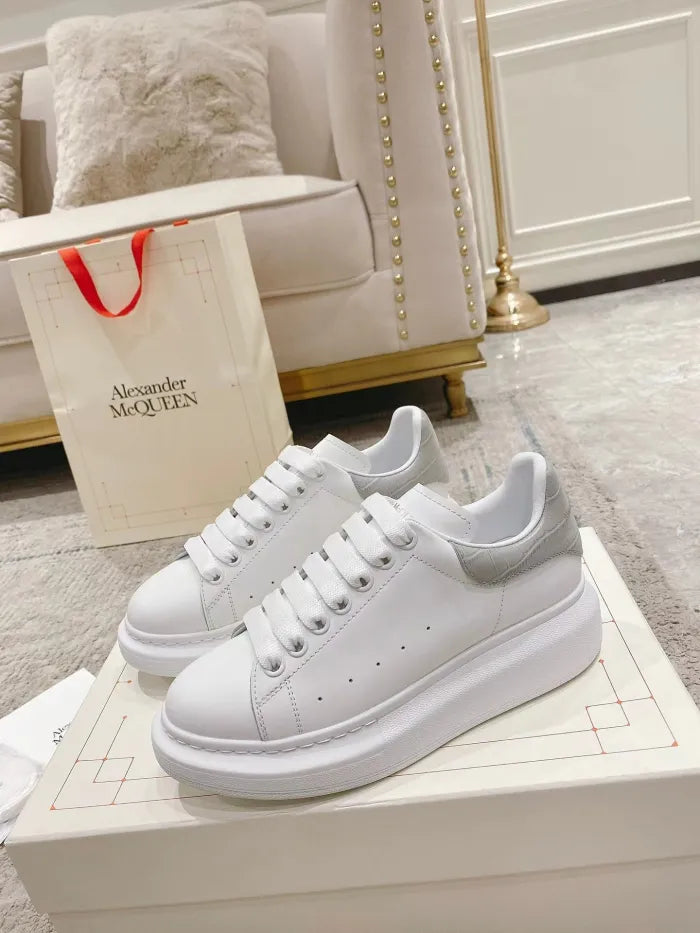 A - SNEAKERS