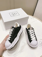 A - SNEAKERS
