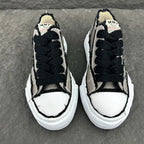 A - SNEAKERS