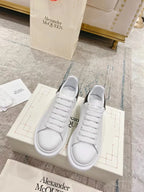 A - SNEAKERS