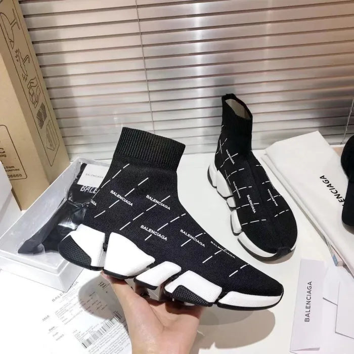 B - SNEAKERS
