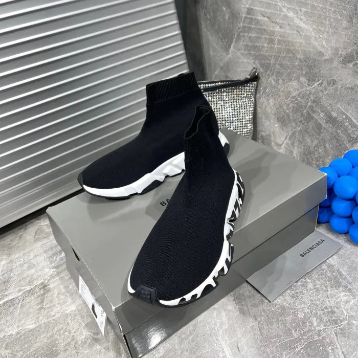 B - SNEAKERS